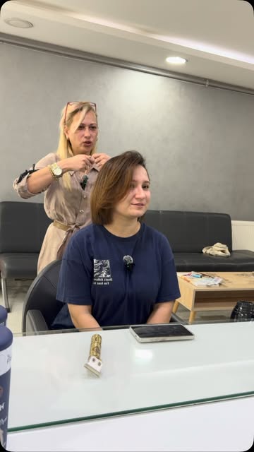 Kesim ve fön sonrası müşterimiz salonda